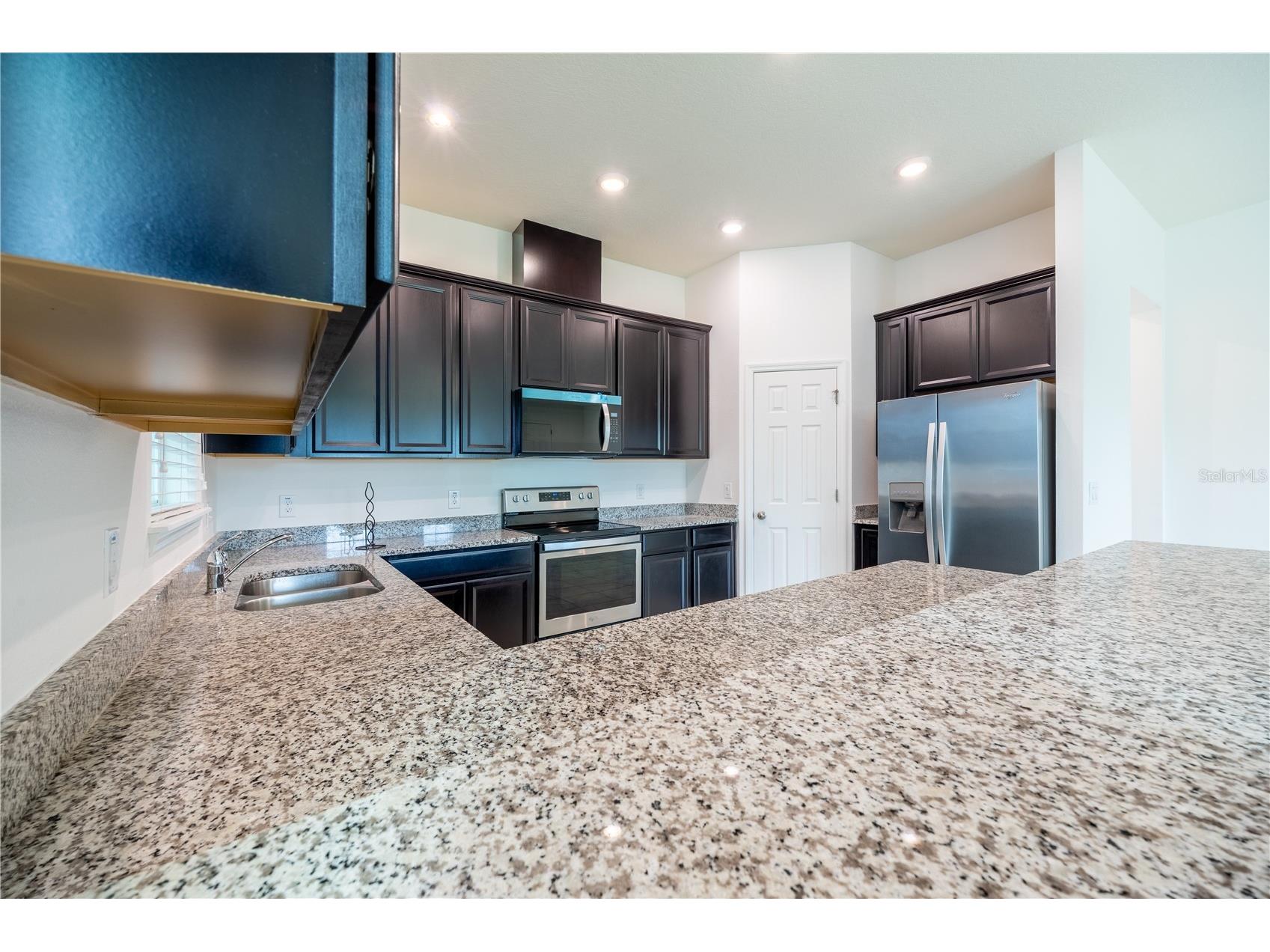 2247 White Feather Loop Oakland FL 34787 S5150852 image8