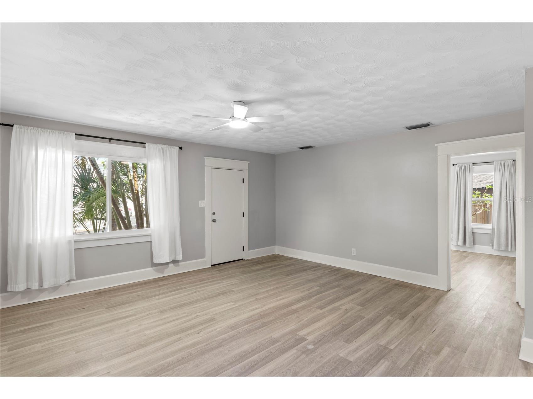 225 35th Street S Saint Petersburg FL 33711 TB8500163 image3
