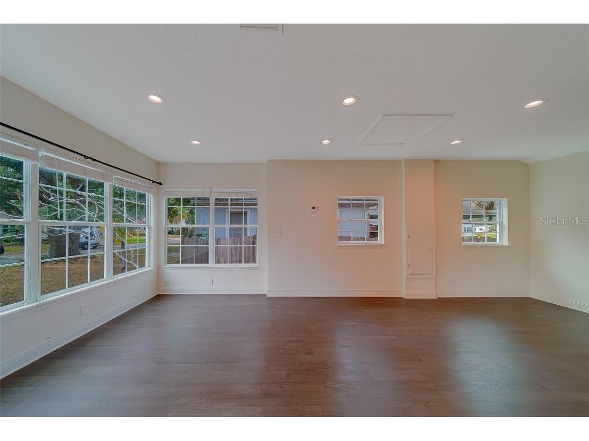 225 36th Avenue NE Saint Petersburg FL 33704 TB8452960 image13