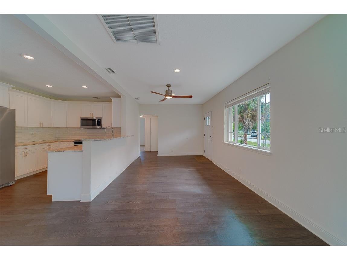 225 36th Avenue NE Saint Petersburg FL 33704 TB8452960 image3