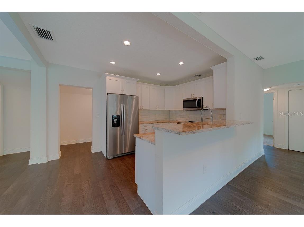 225 36th Avenue NE Saint Petersburg FL 33704 TB8452960 image5