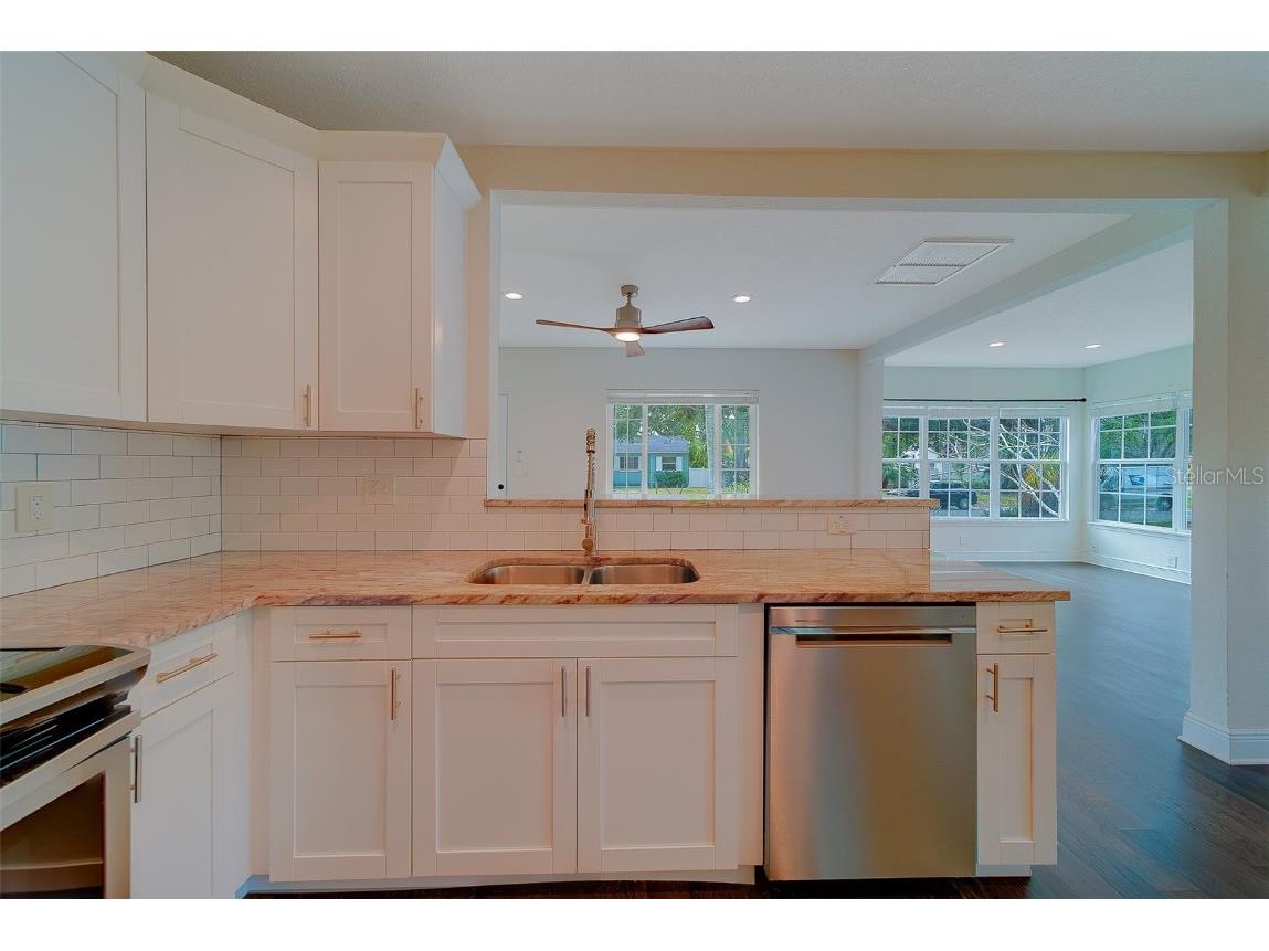 225 36th Avenue NE Saint Petersburg FL 33704 TB8452960 image6