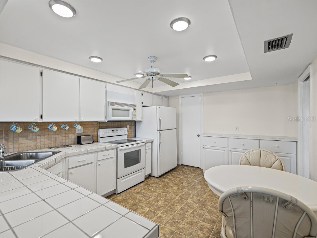 225 Country Club Drive #1211 Largo FL 33771 TB8432446 image12