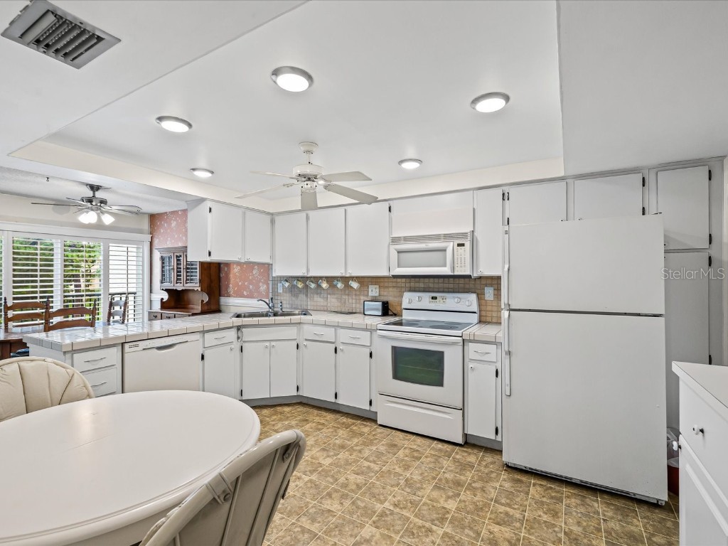 225 Country Club Drive #1211 Largo FL 33771 TB8432446 image3