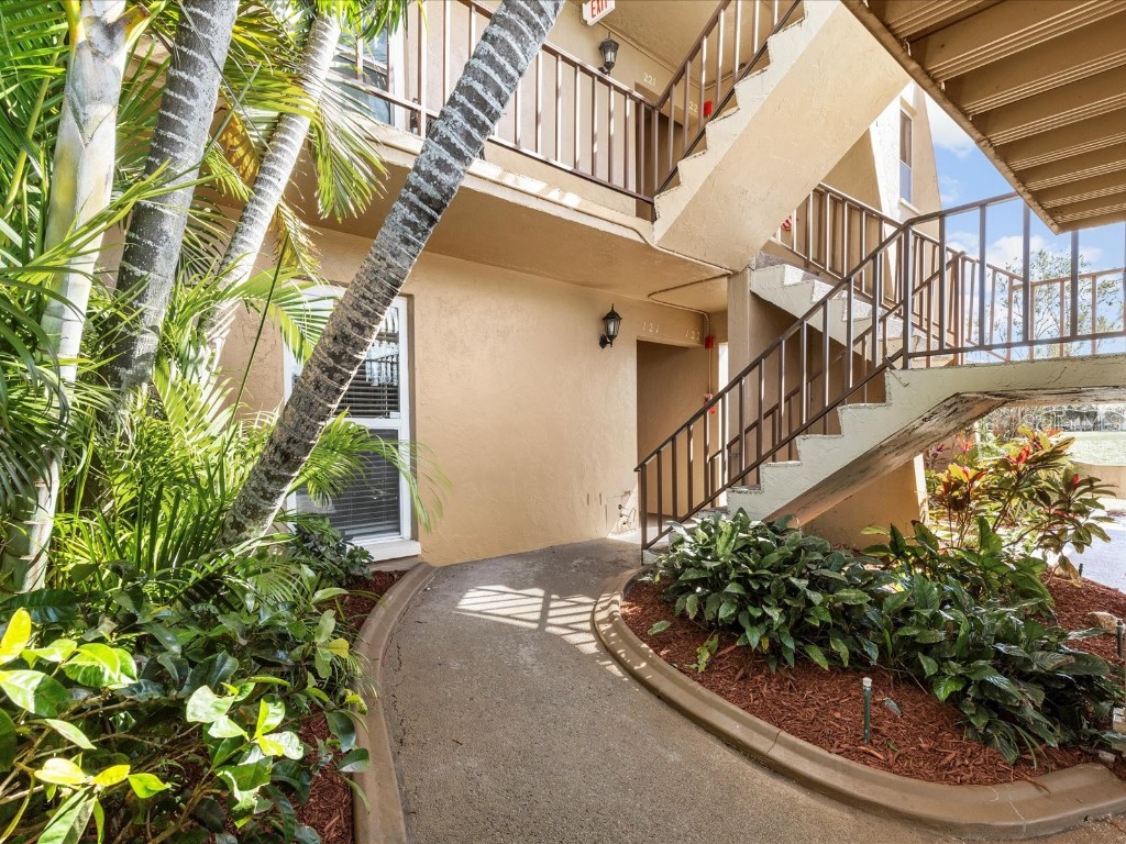 225 Country Club Drive #B121 Largo FL 33771 TB8336170 image1