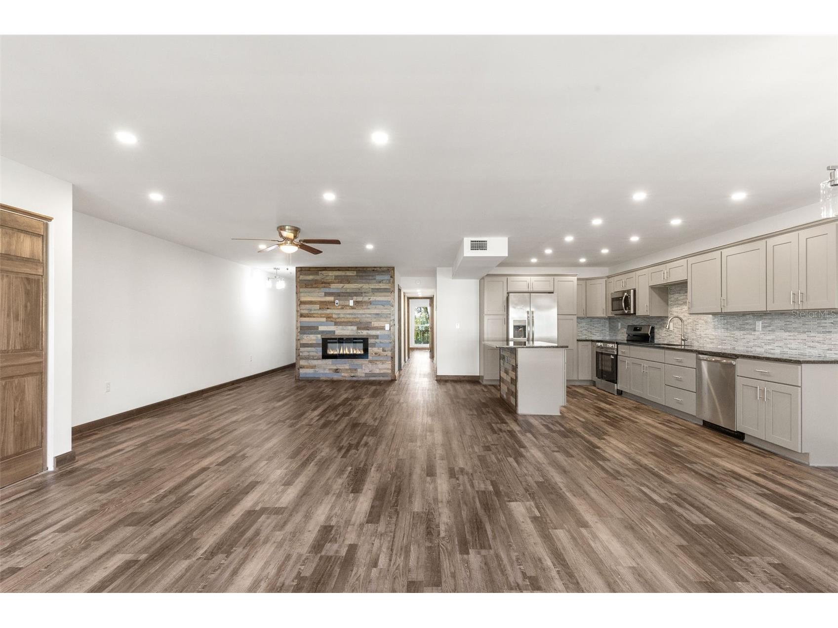 225 Country Club Drive #B221 Largo FL 33771 TB8509961 image15