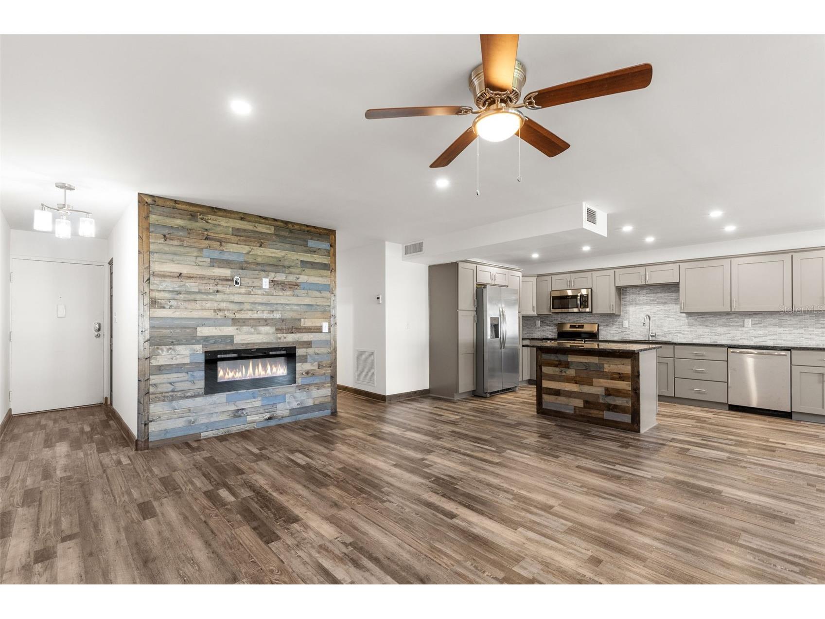 225 Country Club Drive #B221 Largo FL 33771 TB8509961 image5