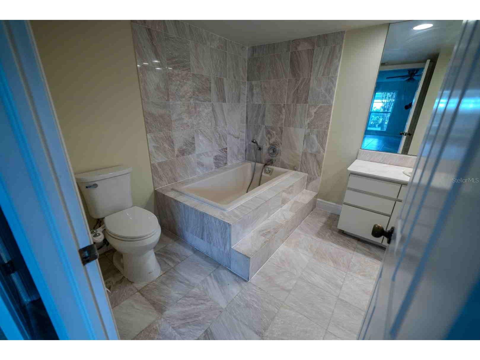 225 Country Club Drive #D142 Largo FL 33771 TB8525826 image37