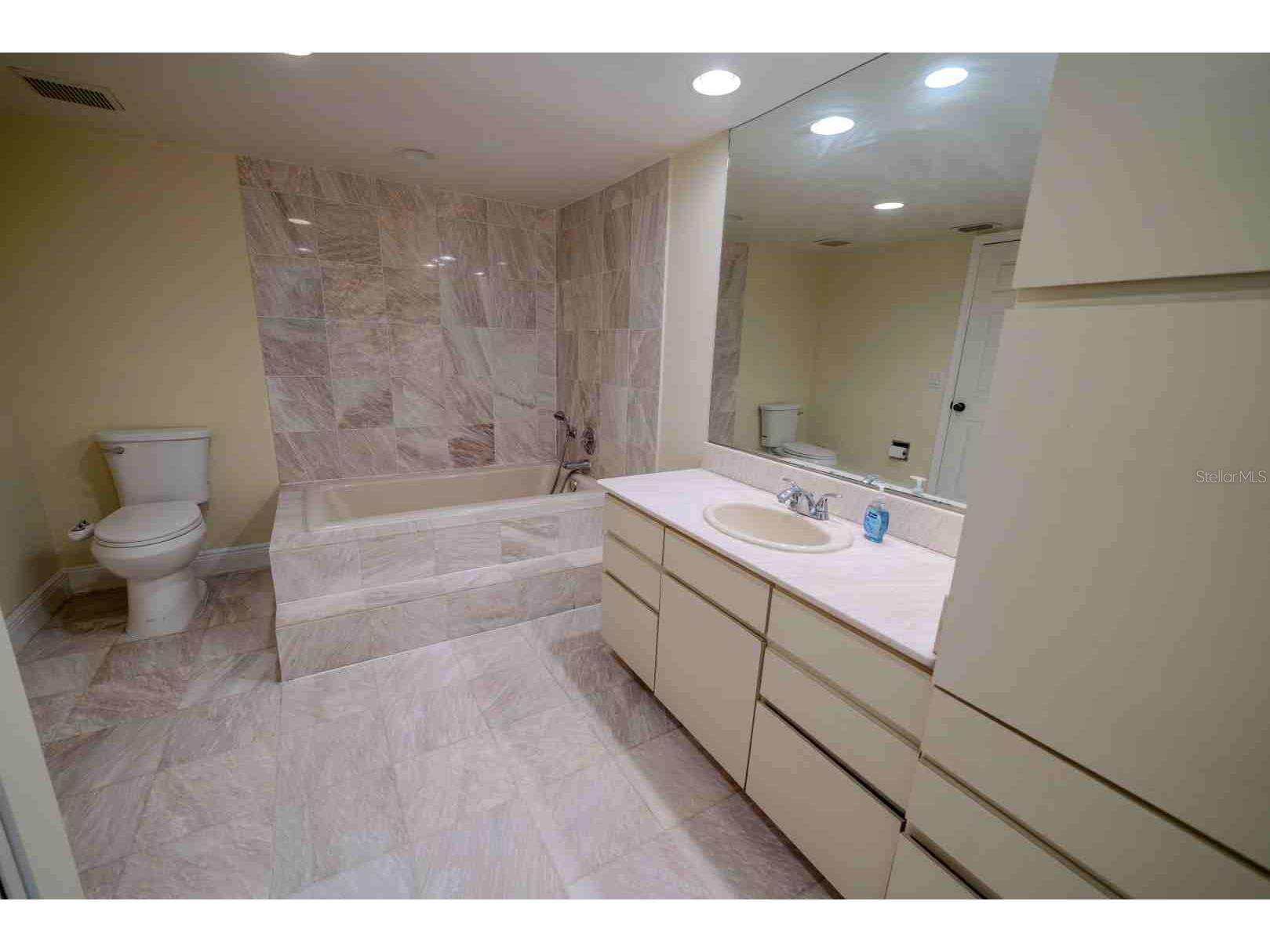225 Country Club Drive #D142 Largo FL 33771 TB8525826 image39