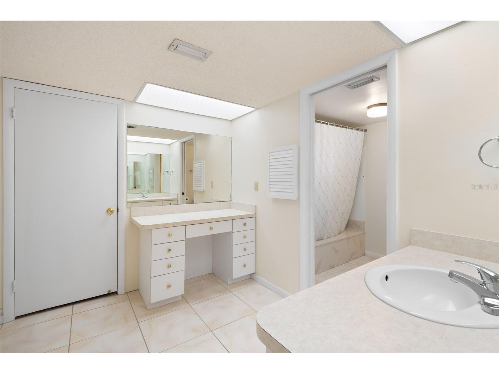 225 Country Club Drive #F-1401 Largo FL 33771 TB8482462 image18