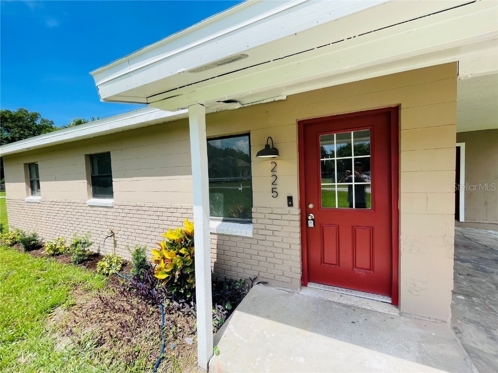 225 Cummings Street Oak Hill FL 32759 O6225353 image1