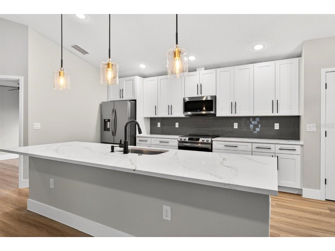 225 Hillside Avenue Umatilla FL 32784 G5105121 image2