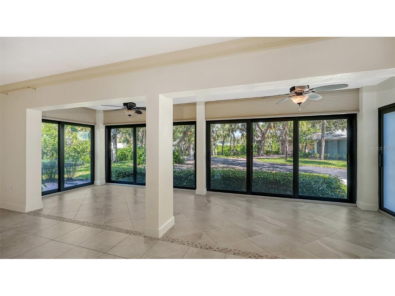 225 Hourglass Way #103 Sarasota FL 34242 - LAGOON. GULF OF MEXICO. A4664460 image16