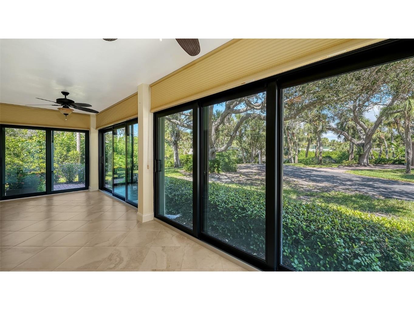 225 Hourglass Way #103 Sarasota FL 34242 - LAGOON. GULF OF MEXICO. A4664460 image17