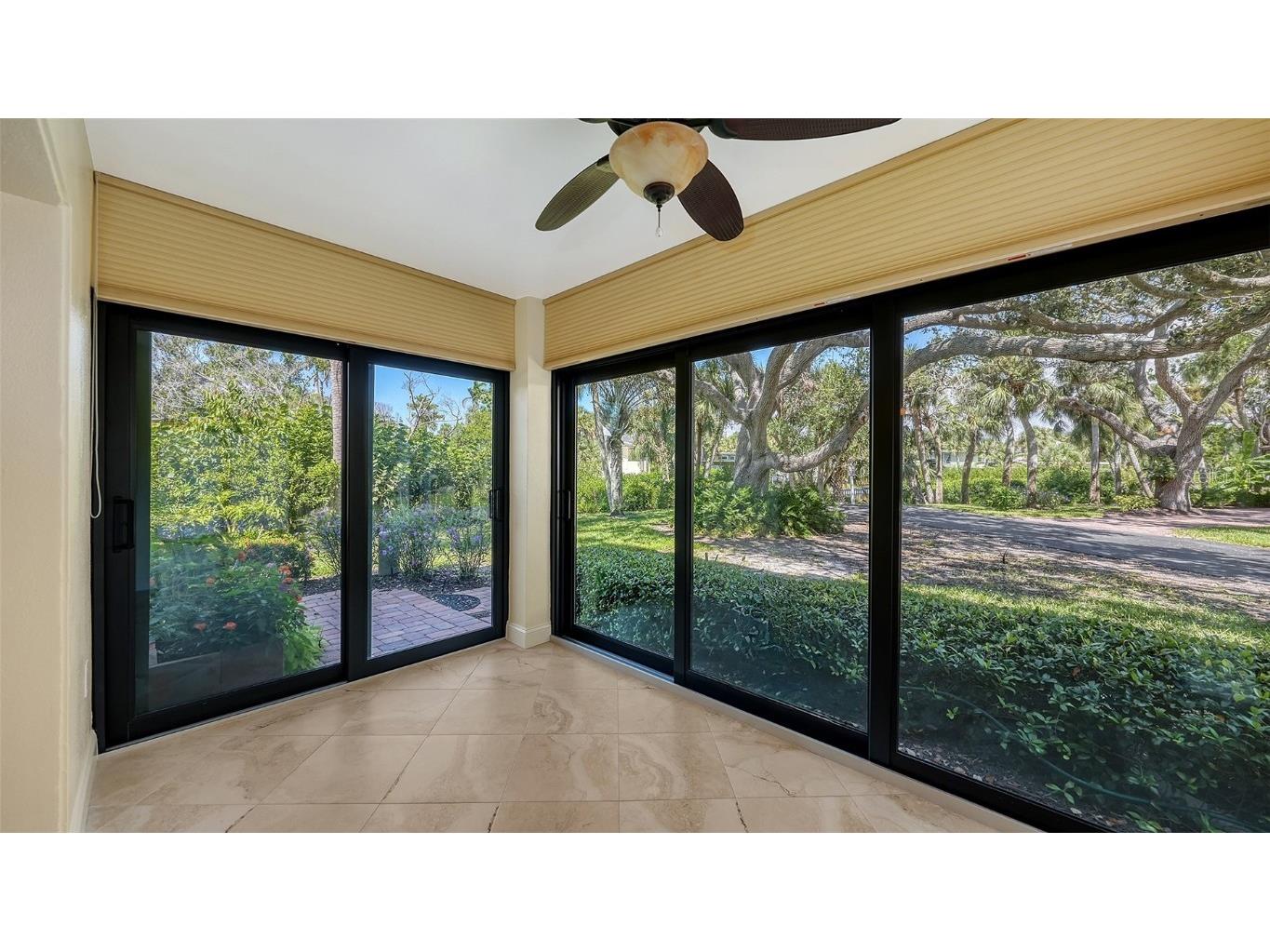 225 Hourglass Way #103 Sarasota FL 34242 - LAGOON. GULF OF MEXICO. A4664460 image18