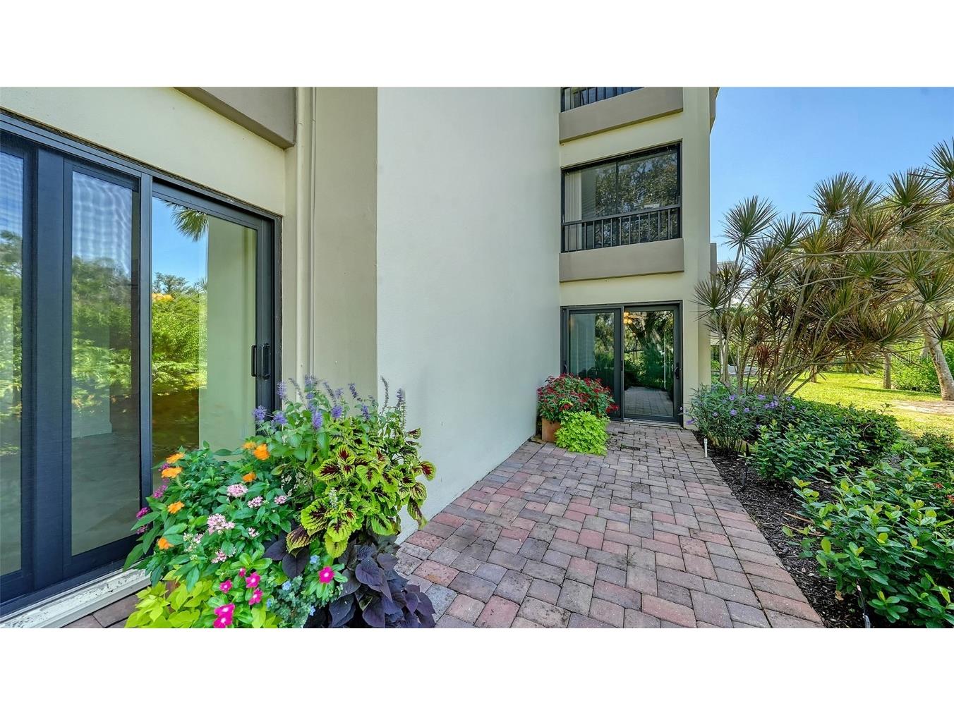 225 Hourglass Way #103 Sarasota FL 34242 - LAGOON. GULF OF MEXICO. A4664460 image19