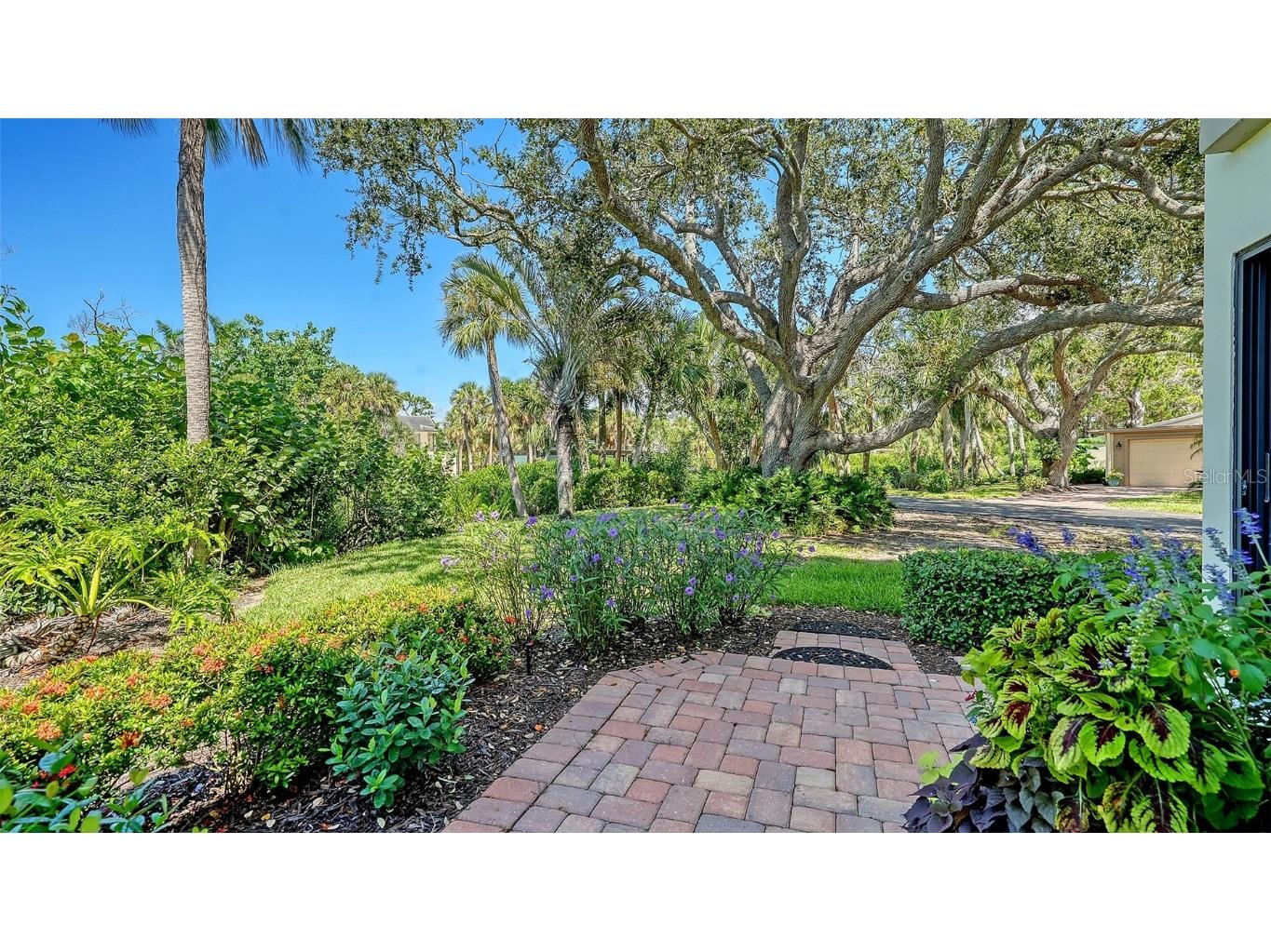 225 Hourglass Way #103 Sarasota FL 34242 - LAGOON. GULF OF MEXICO. A4664460 image20