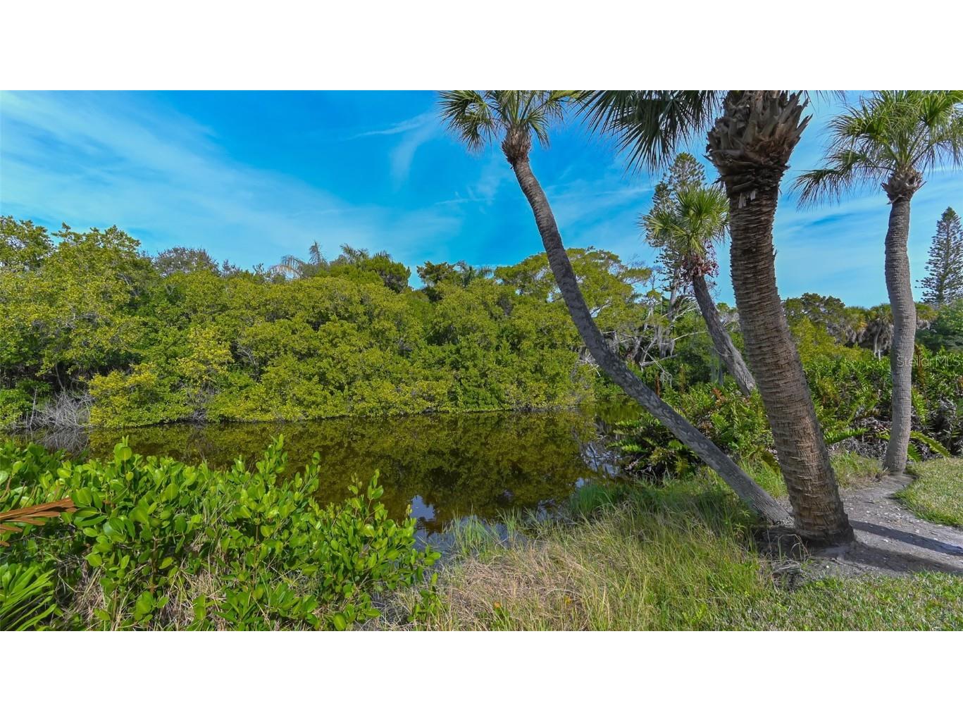 225 Hourglass Way #103 Sarasota FL 34242 - LAGOON. GULF OF MEXICO. A4664460 image24