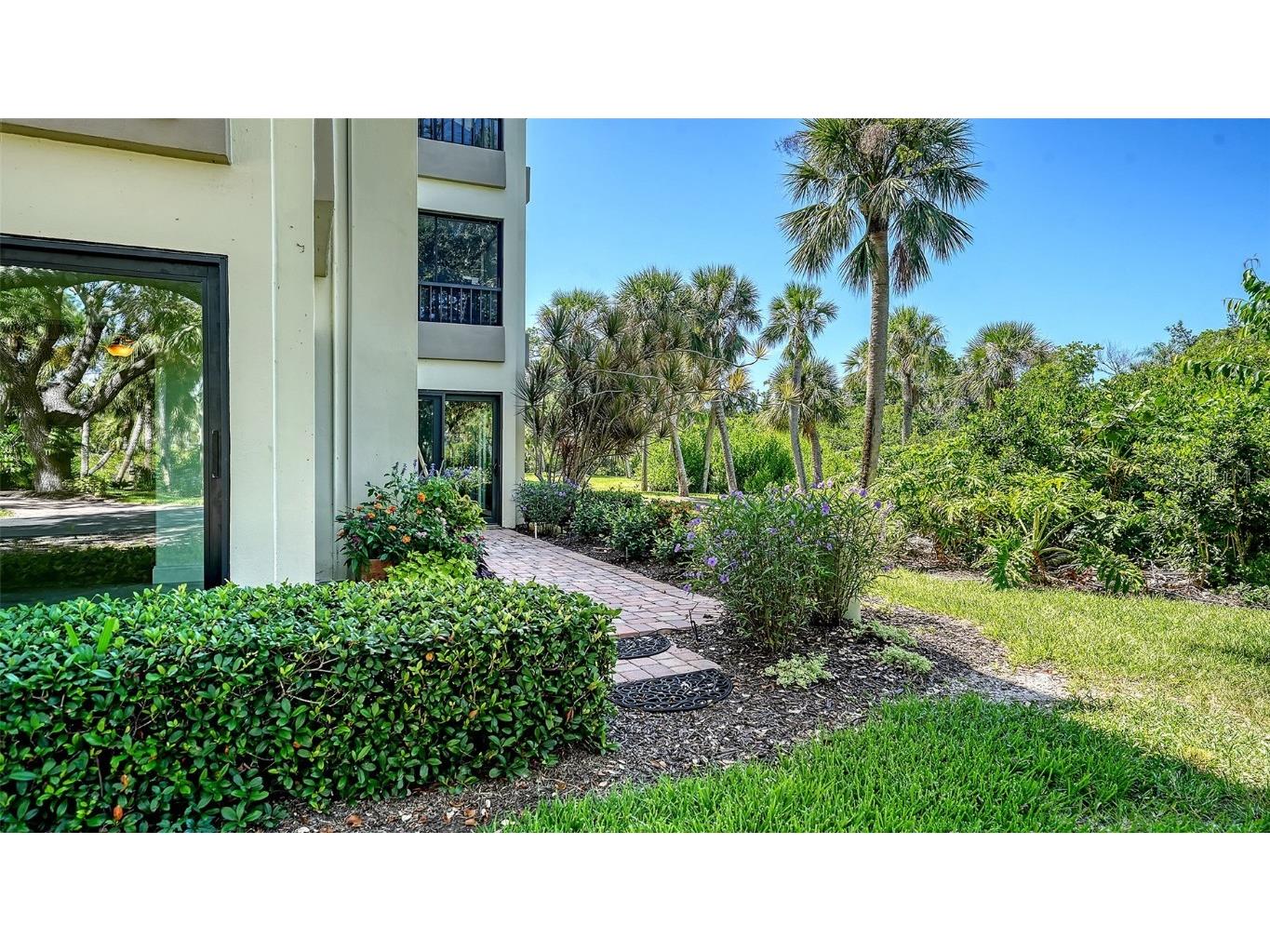 225 Hourglass Way #103 Sarasota FL 34242 - LAGOON. GULF OF MEXICO. A4664460 image28