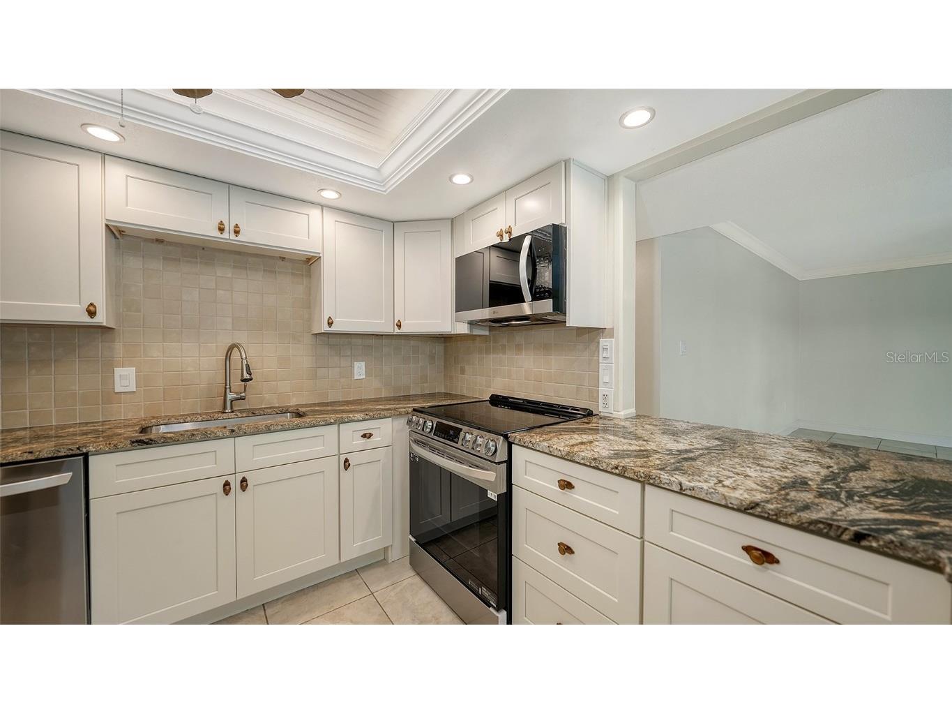 225 Hourglass Way #103 Sarasota FL 34242 - LAGOON. GULF OF MEXICO. A4664460 image37