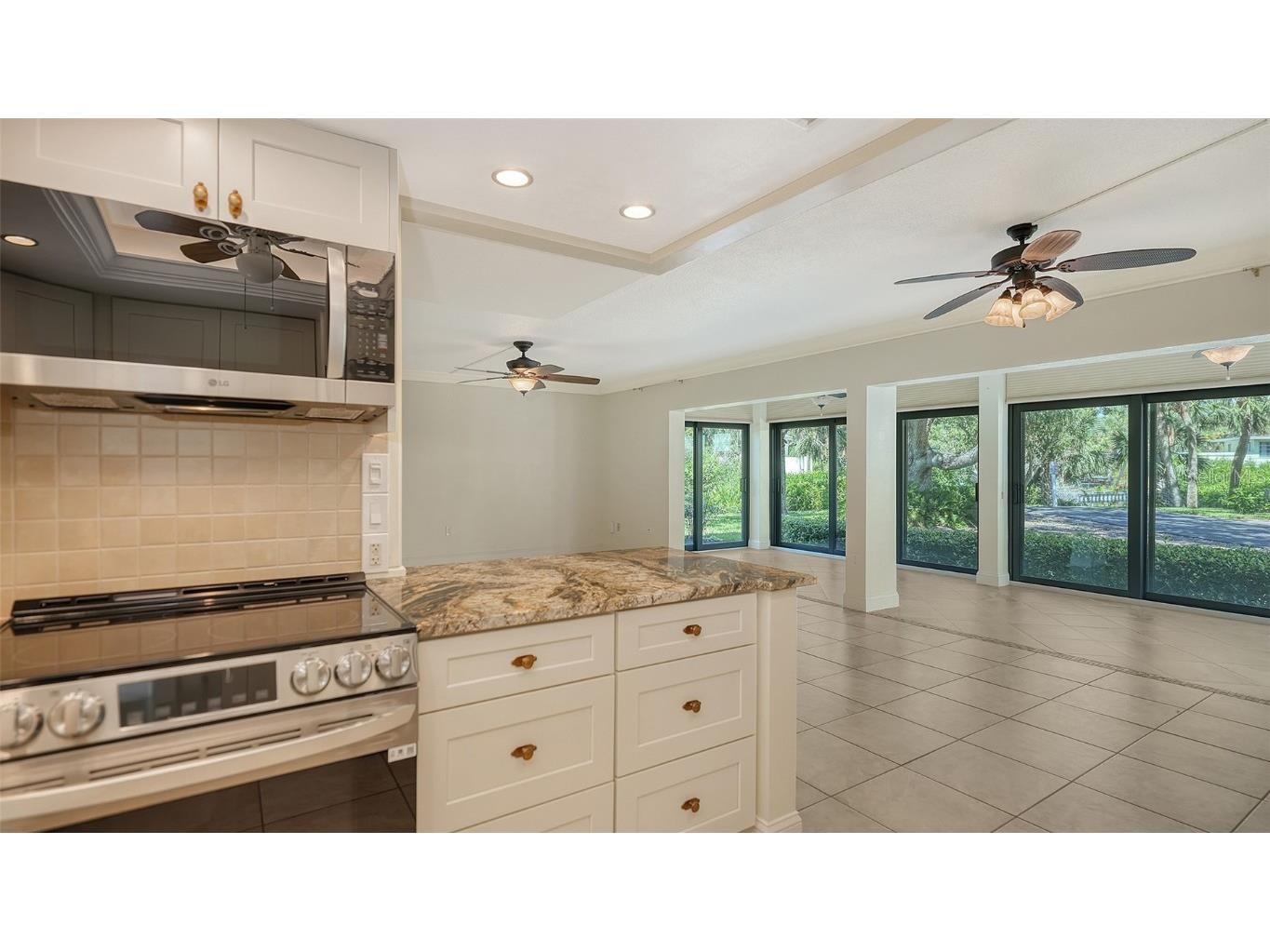 225 Hourglass Way #103 Sarasota FL 34242 - LAGOON. GULF OF MEXICO. A4664460 image39