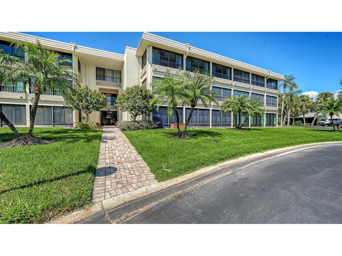 225 Hourglass Way #103 Sarasota FL 34242 - LAGOON. GULF OF MEXICO. A4664460 image4