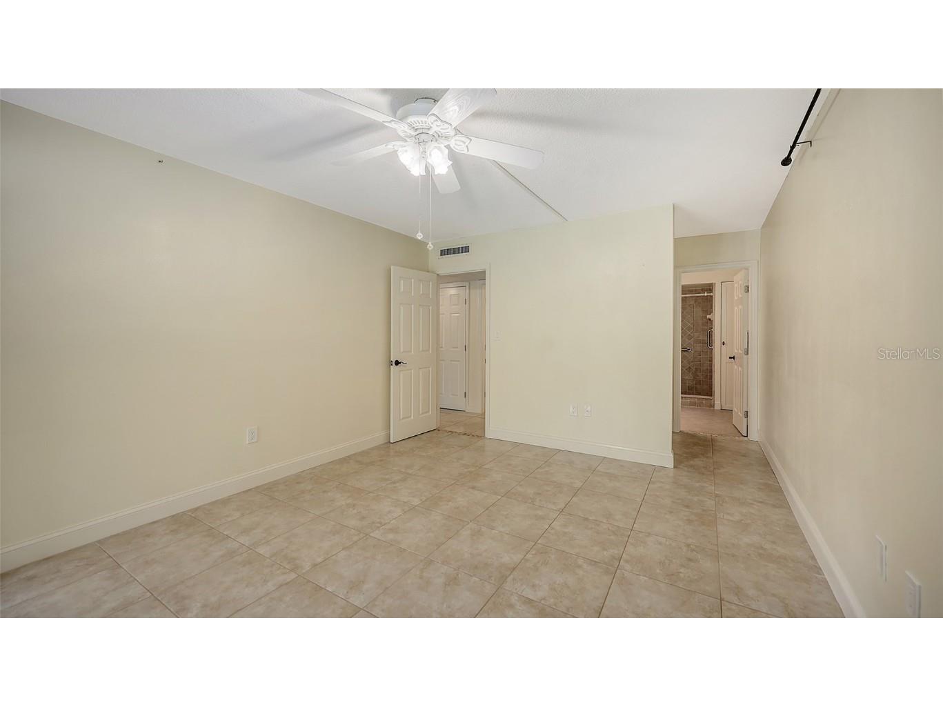 225 Hourglass Way #103 Sarasota FL 34242 - LAGOON. GULF OF MEXICO. A4664460 image49