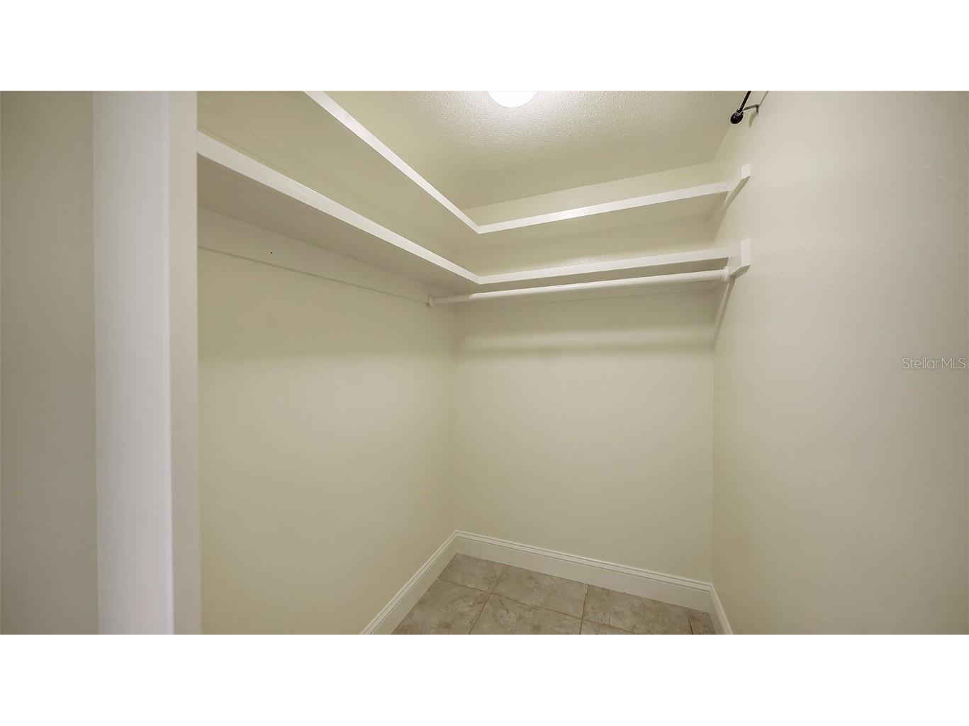 225 Hourglass Way #103 Sarasota FL 34242 - LAGOON. GULF OF MEXICO. A4664460 image50