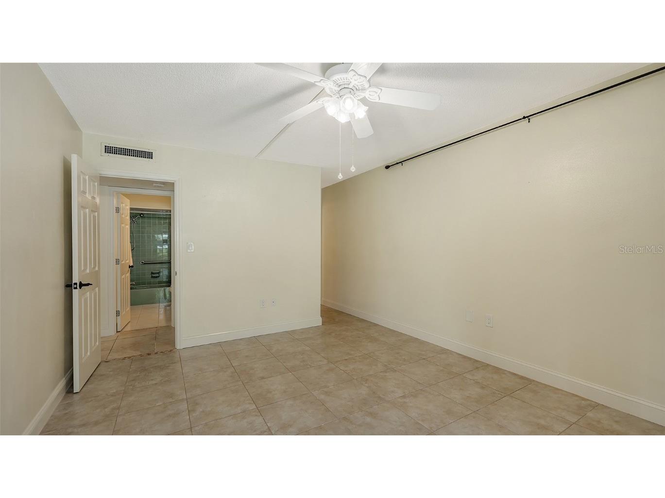 225 Hourglass Way #103 Sarasota FL 34242 - LAGOON. GULF OF MEXICO. A4664460 image52