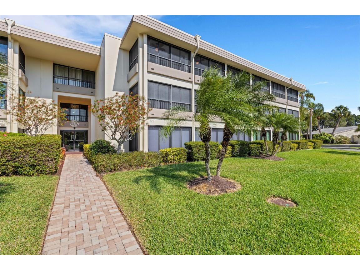 225 Hourglass Way #301 Sarasota FL 34242 - GULF OF MEXICO A4562881 image1