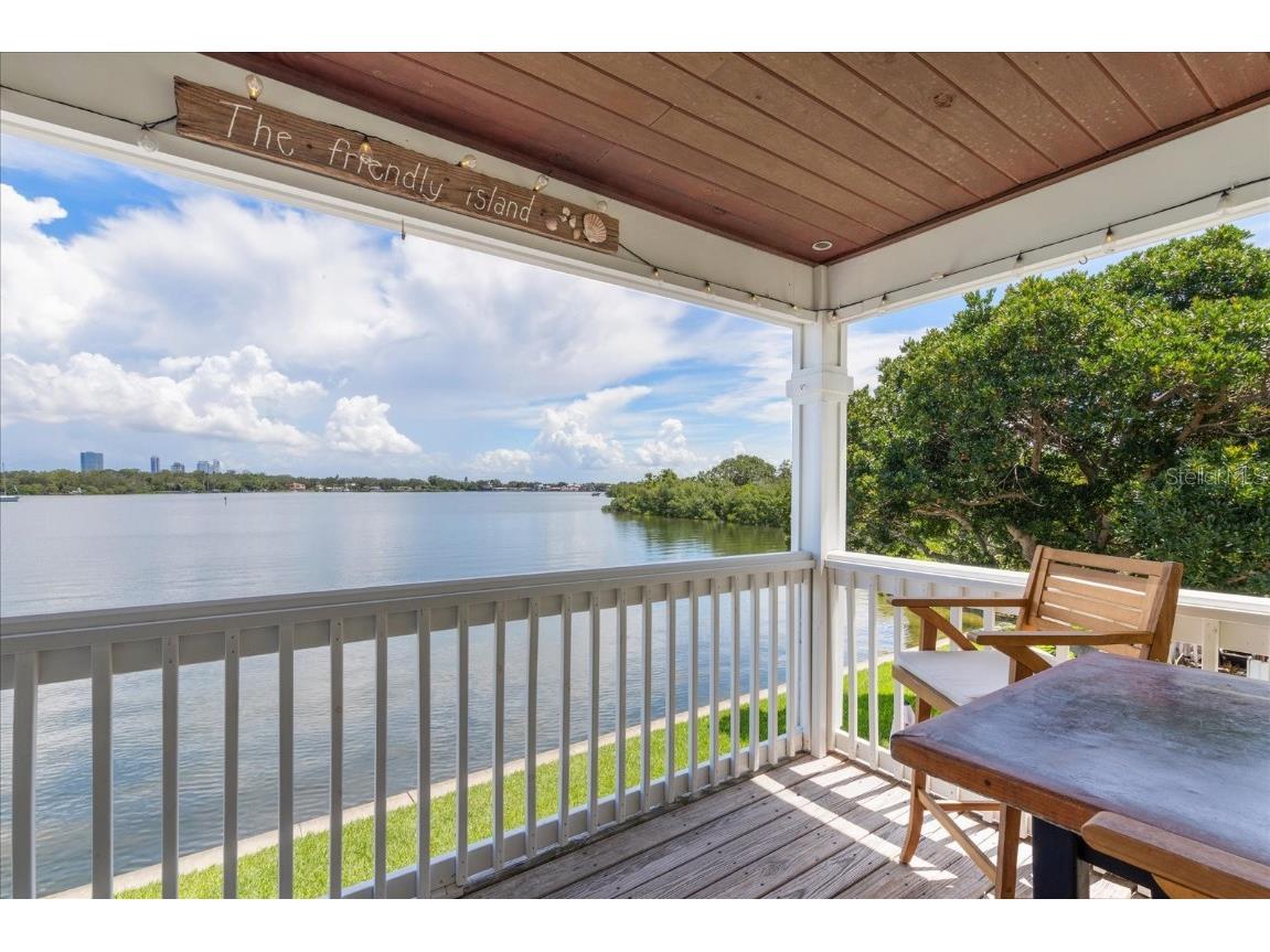 225 Pompano Drive SE #D Saint Petersburg FL 33705 - BIG BAYOU & TAMPA BAY TB8402670 image1