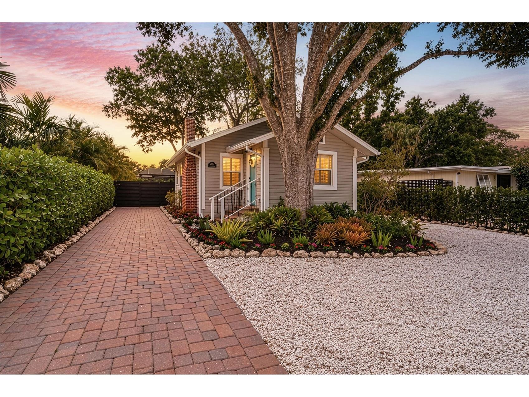 2250 Hillview Street Sarasota FL 34239 A4694827 image1