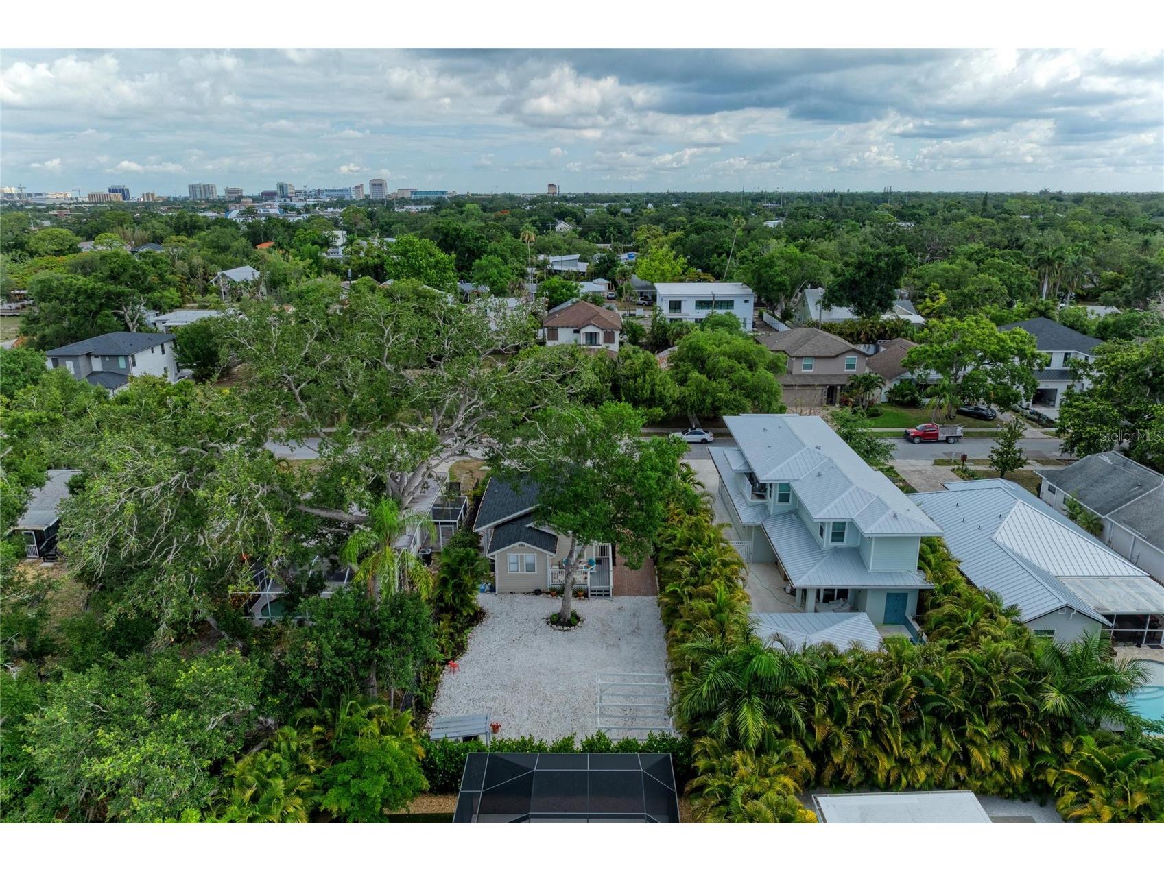 2250 Hillview Street Sarasota FL 34239 A4694827 image17
