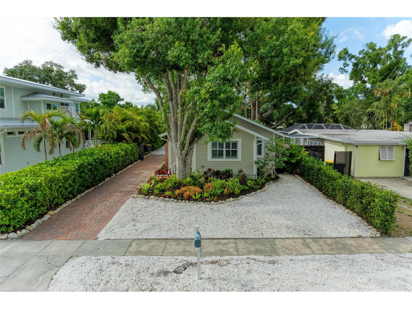 2250 Hillview Street Sarasota FL 34239 A4694827 image2