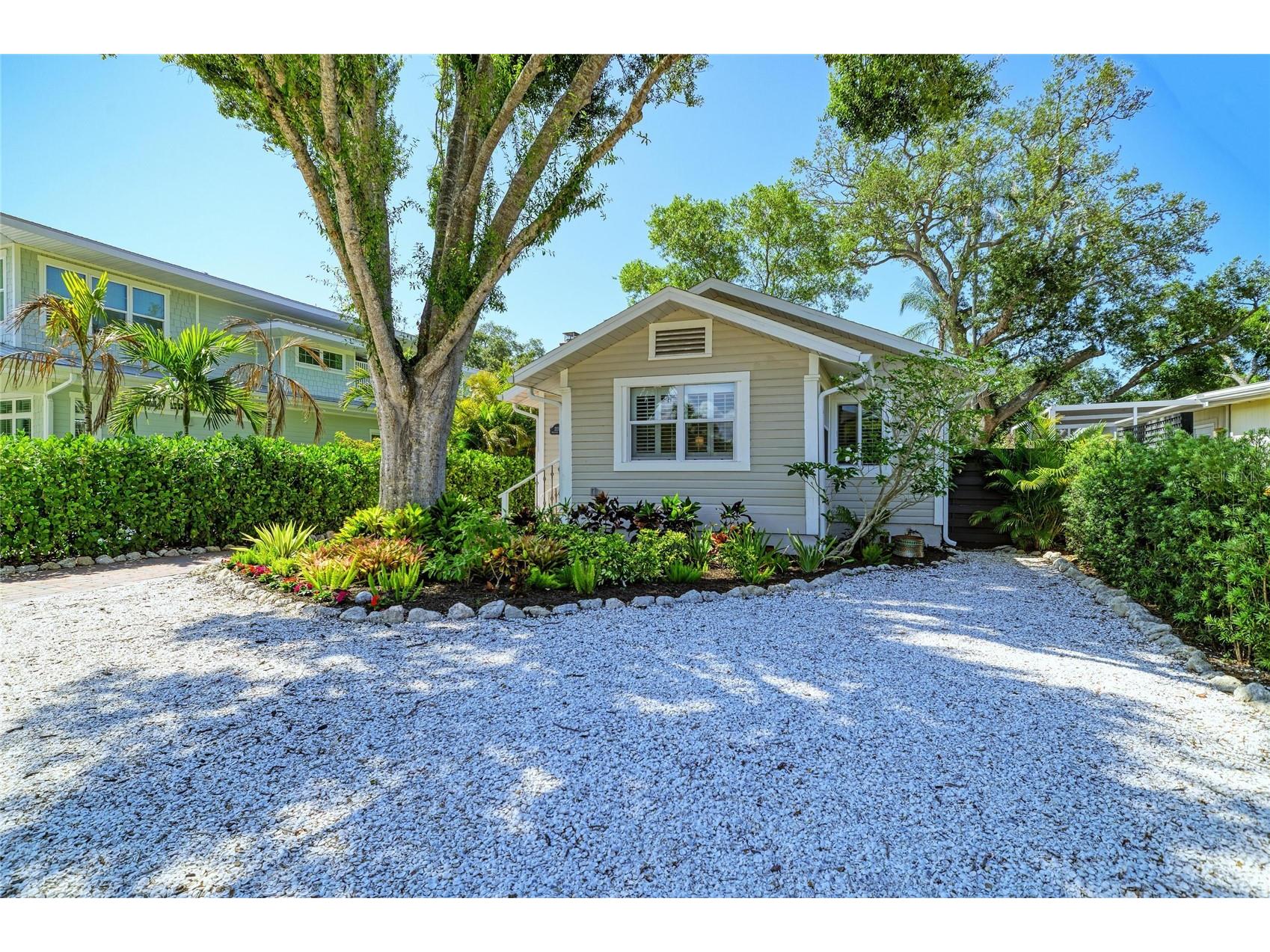 2250 Hillview Street Sarasota FL 34239 A4694827 image3