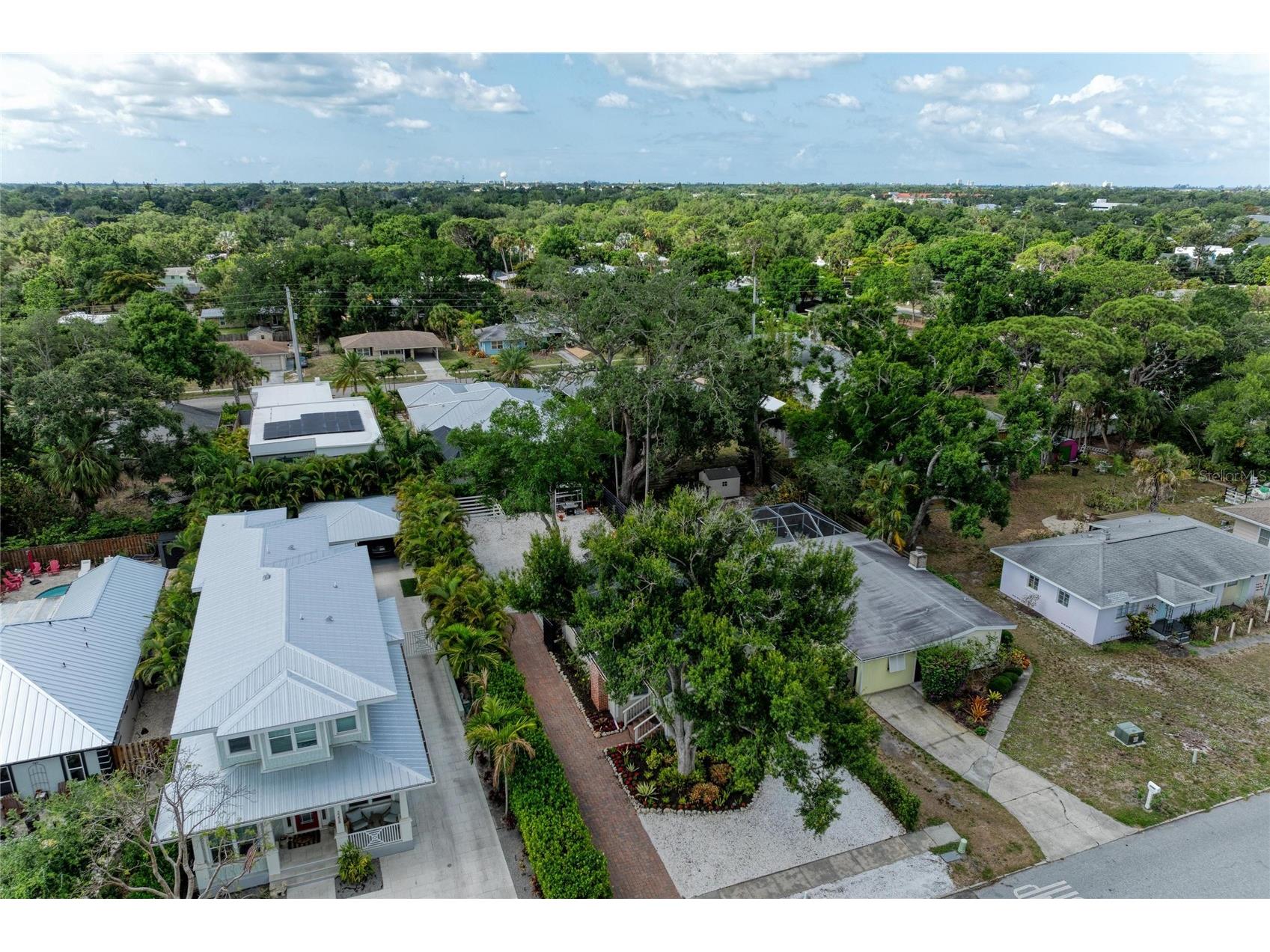 2250 Hillview Street Sarasota FL 34239 A4694827 image4