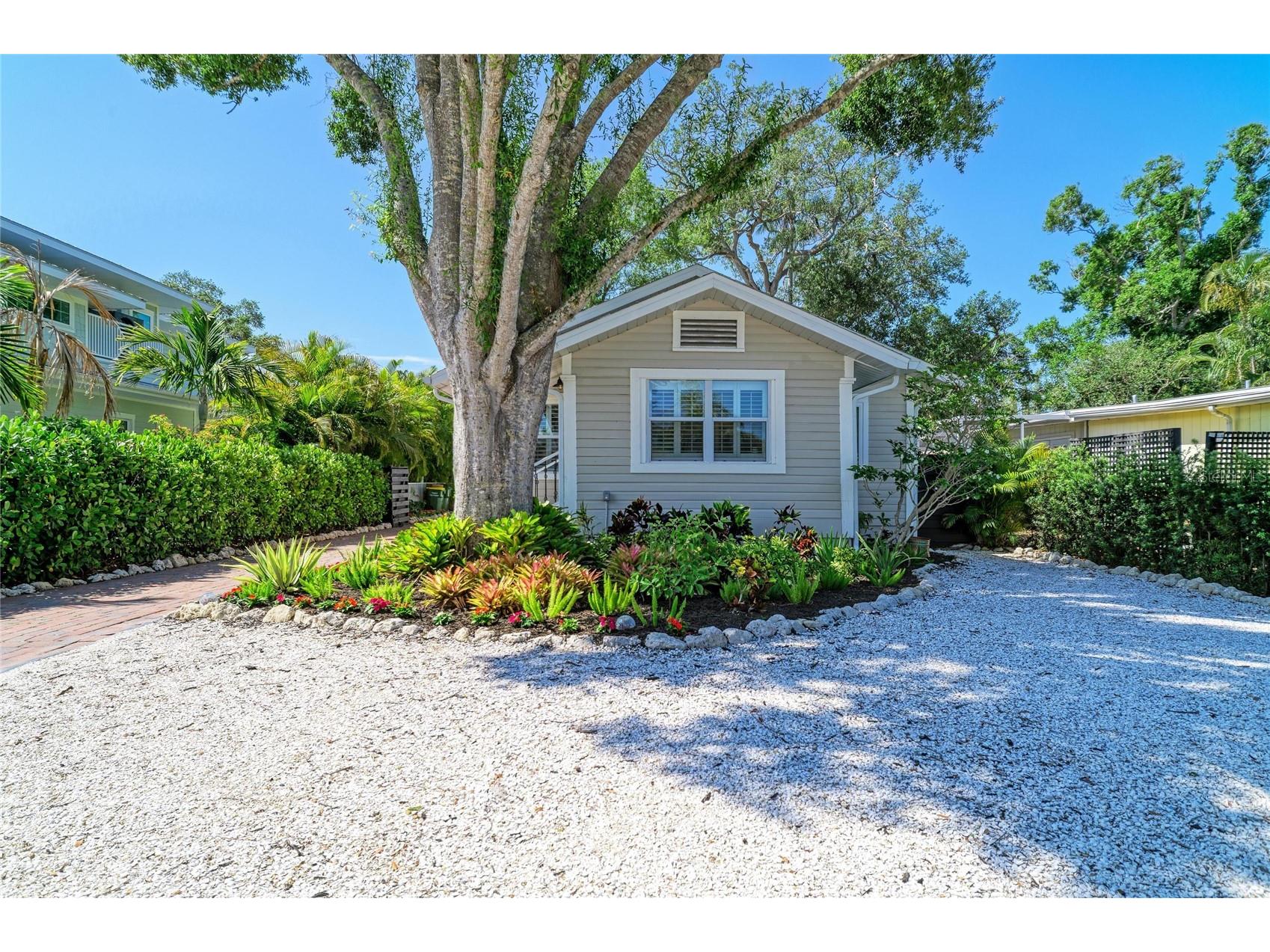 2250 Hillview Street Sarasota FL 34239 A4694827 image5