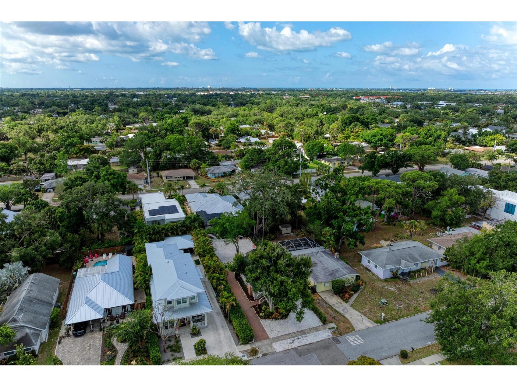 2250 Hillview Street Sarasota FL 34239 A4694827 image6