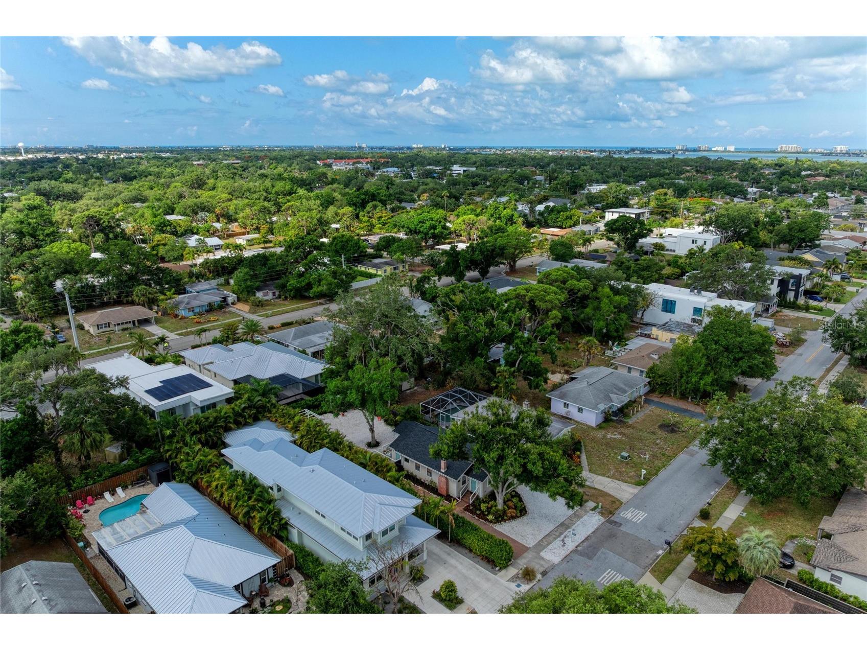 2250 Hillview Street Sarasota FL 34239 A4694827 image8