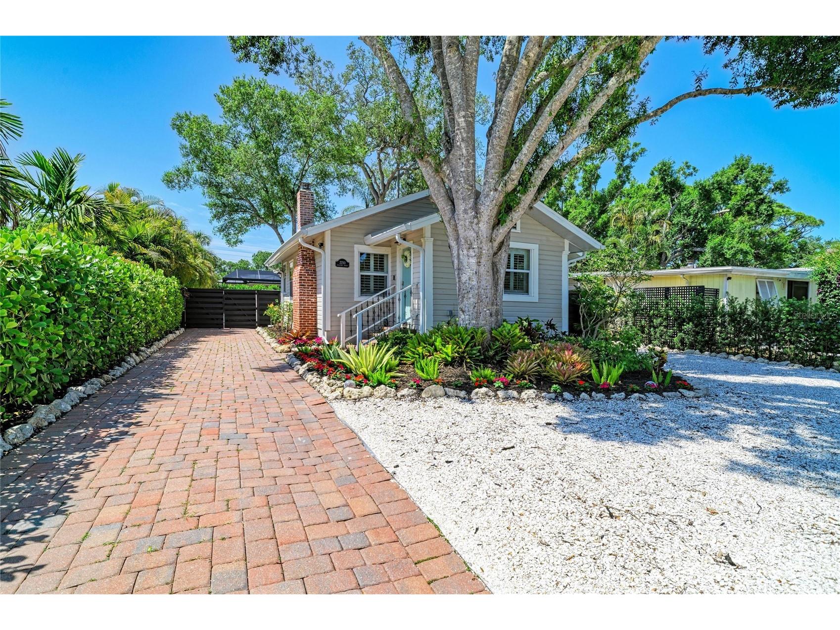 2250 Hillview Street Sarasota FL 34239 A4694827 image9