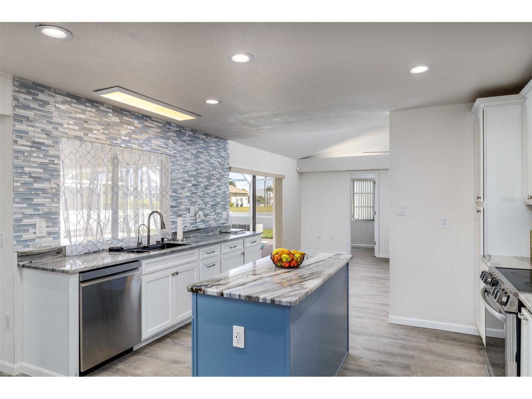 2250 Rio De Janeiro Avenue Punta Gorda FL 33983 C7528027 image8