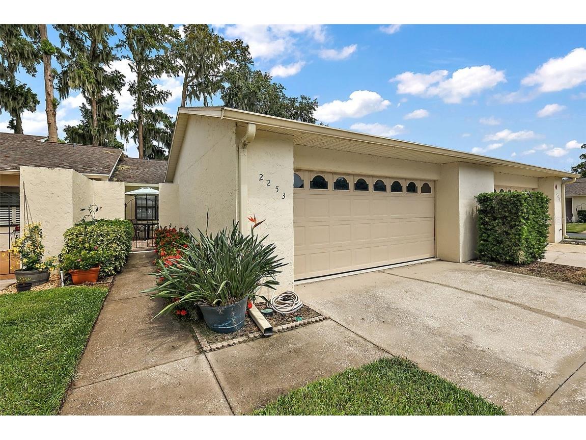 2253 Cypress Cove Drive Tavares FL 32778 - LAKE EUSTIS G5085503 image1