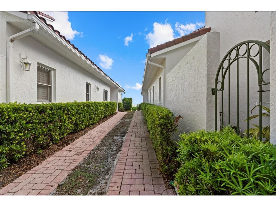 2254 Harbour Court Drive Longboat Key FL 34228 A4667429 image3