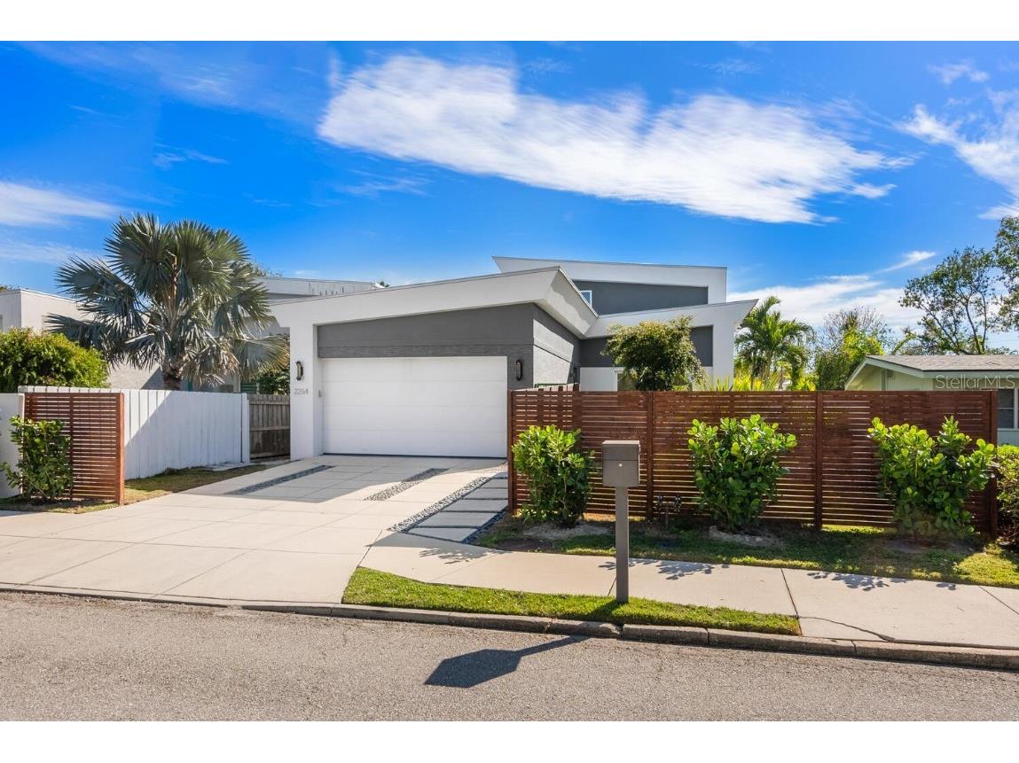 2254 Hawthorne Street Sarasota FL 34239 A4638998 image1