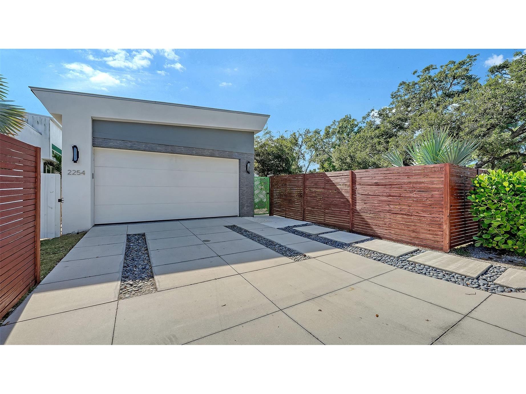 2254 Hawthorne Street Sarasota FL 34239 A4672184 image1