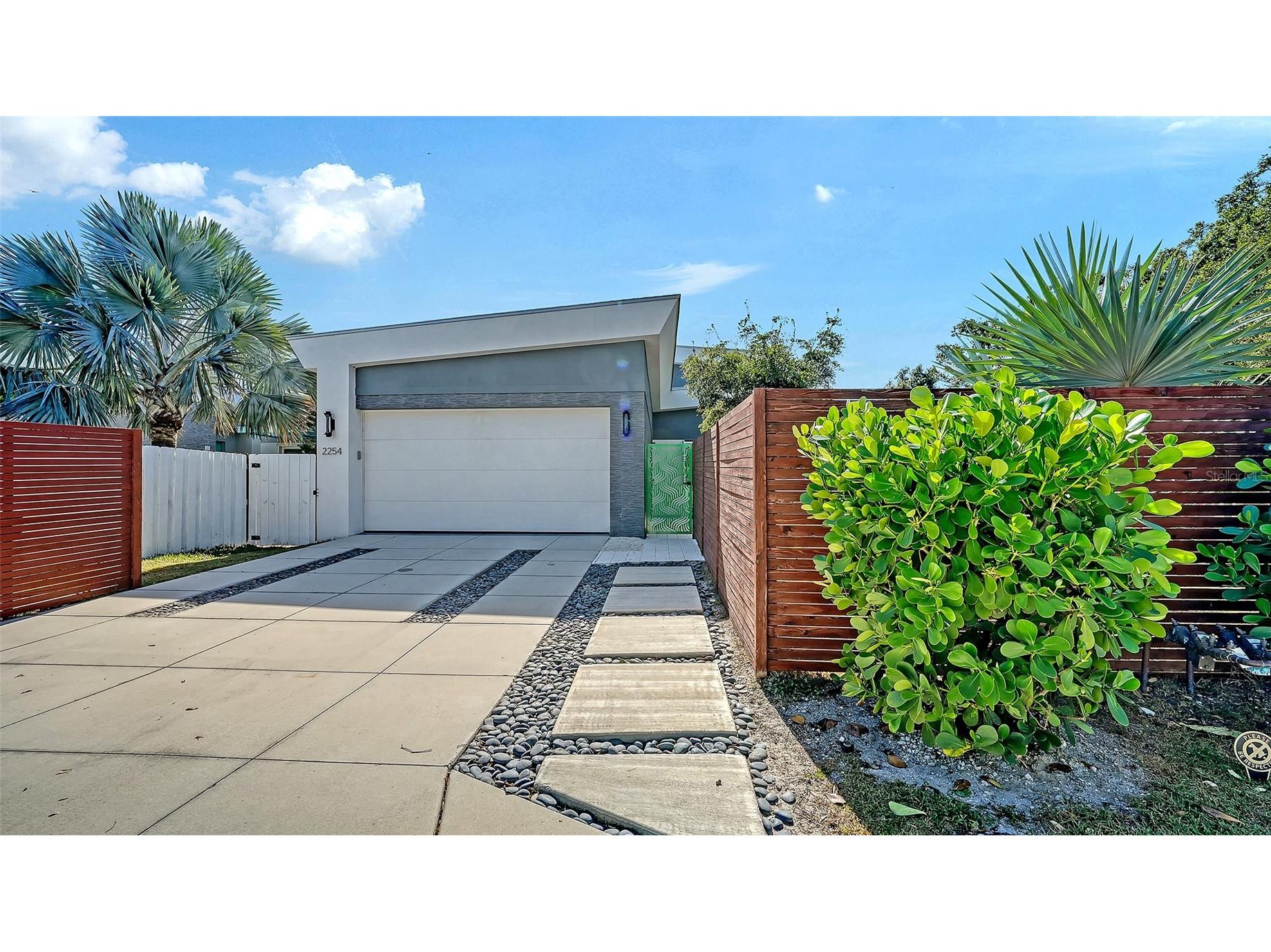 2254 Hawthorne Street Sarasota FL 34239 A4672184 image2