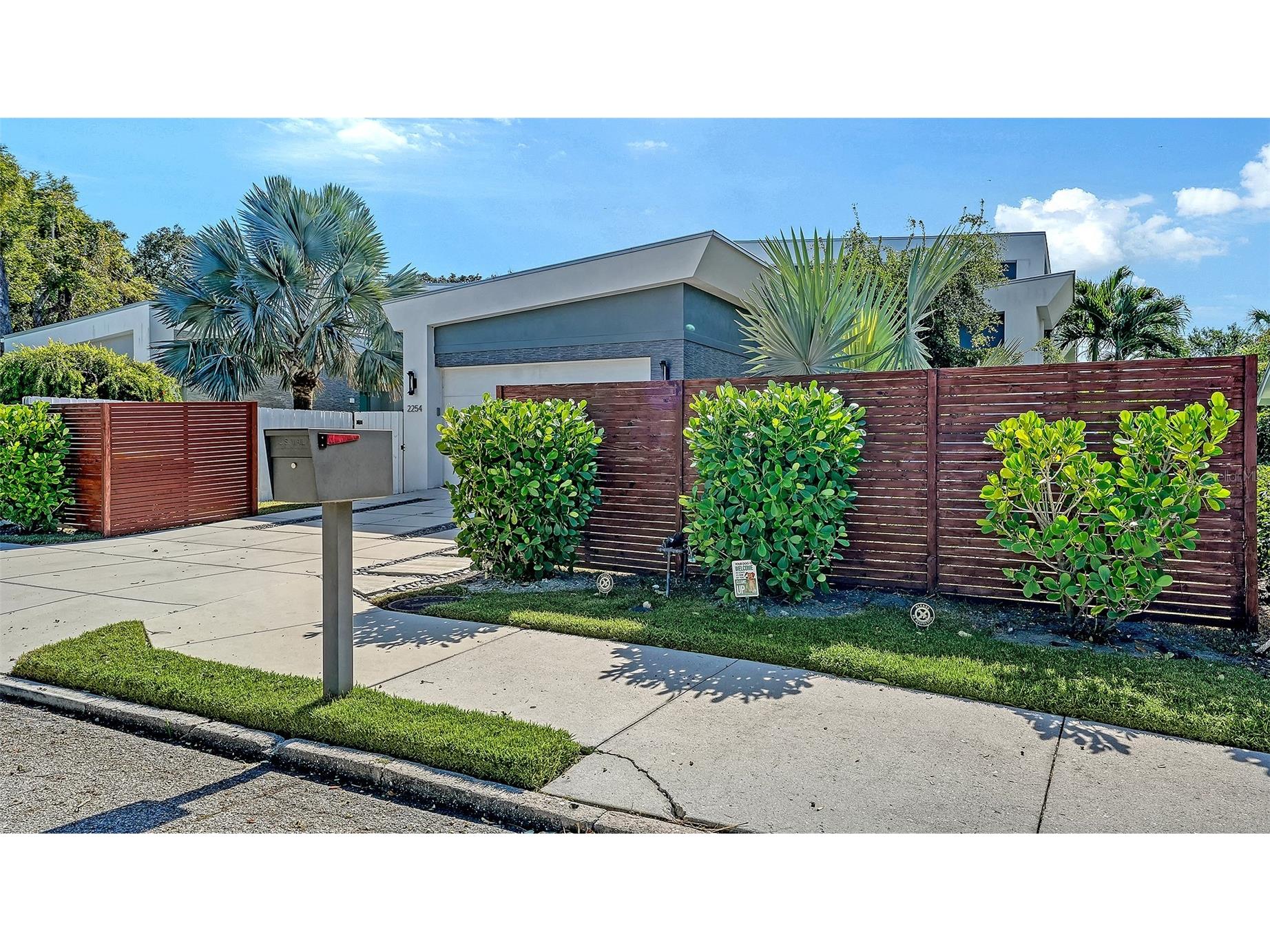 2254 Hawthorne Street Sarasota FL 34239 A4672184 image3