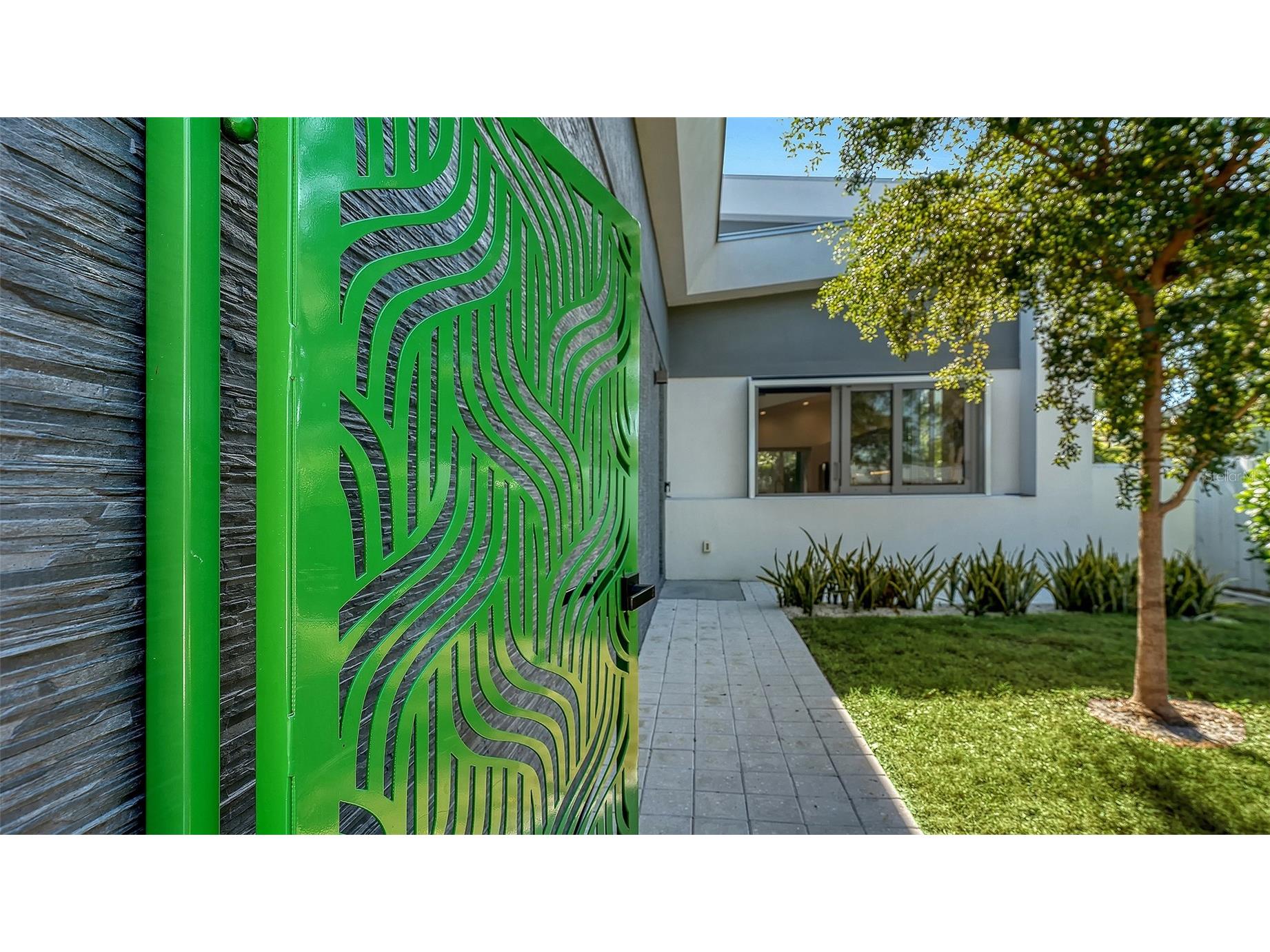 2254 Hawthorne Street Sarasota FL 34239 A4672184 image5