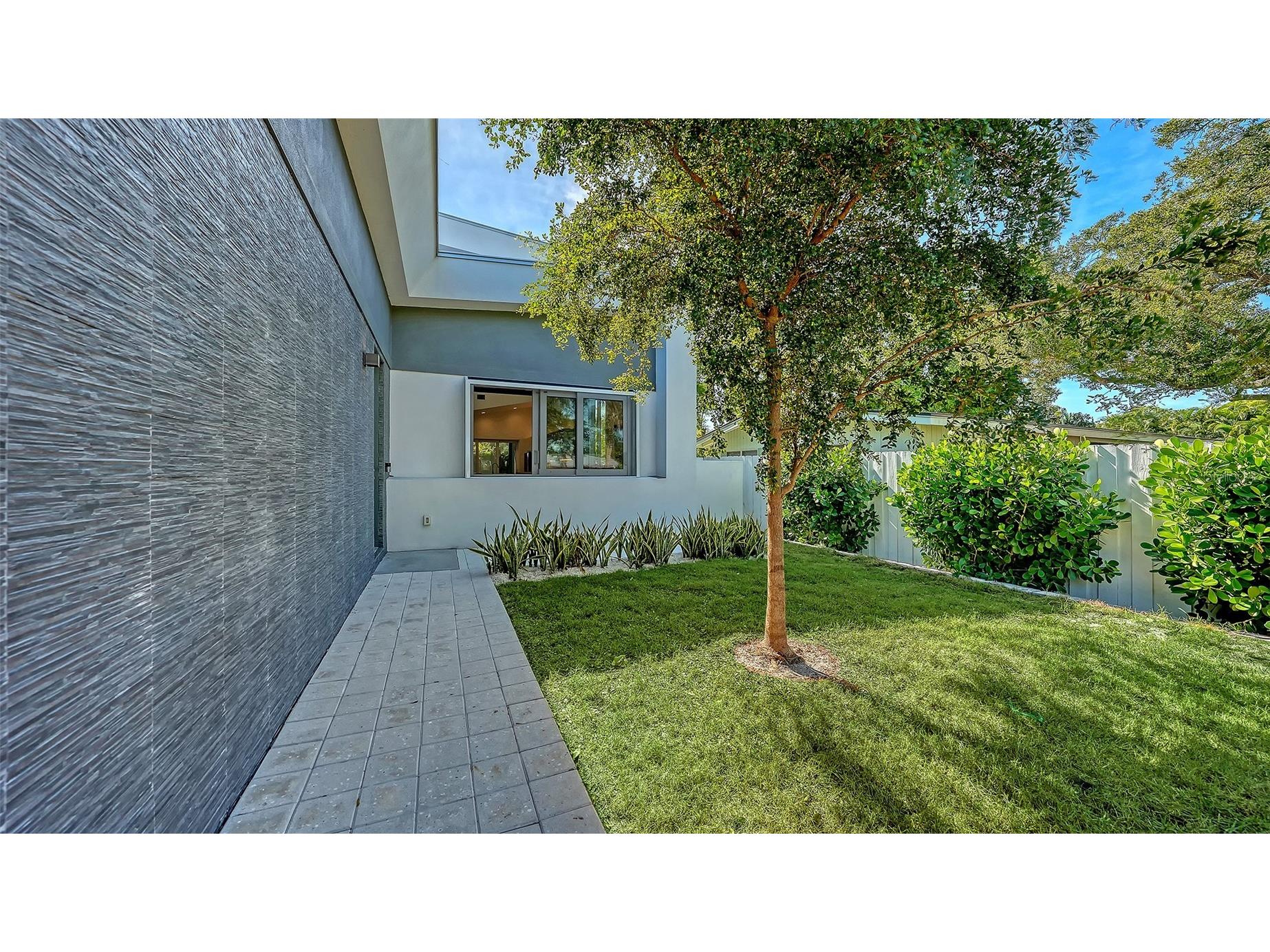 2254 Hawthorne Street Sarasota FL 34239 A4672184 image6