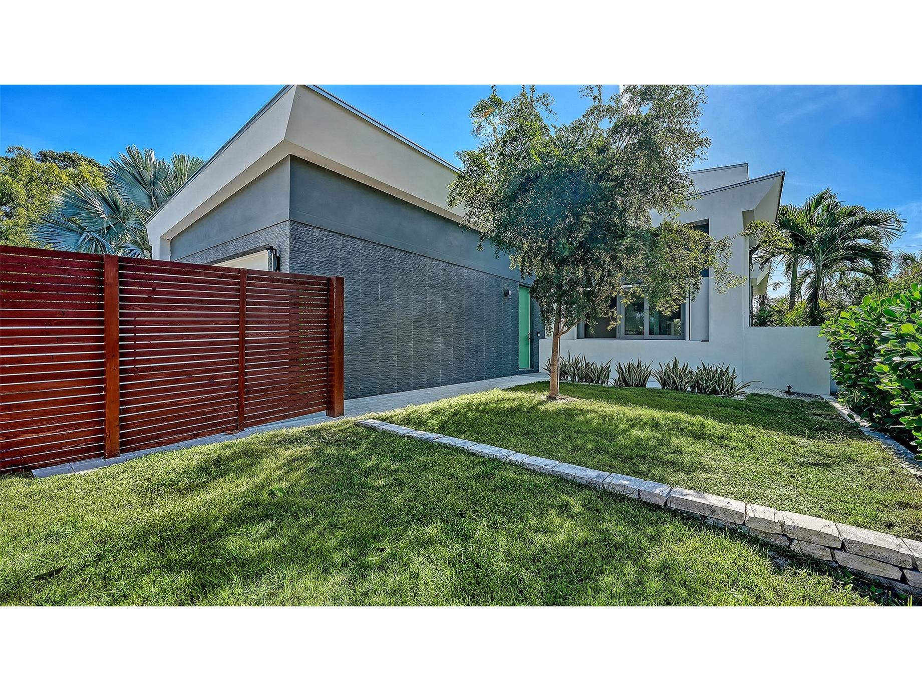 2254 Hawthorne Street Sarasota FL 34239 A4672184 image7